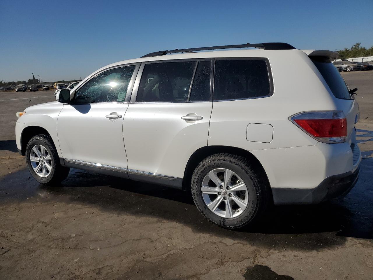 2011 Toyota Highlander - Image 2