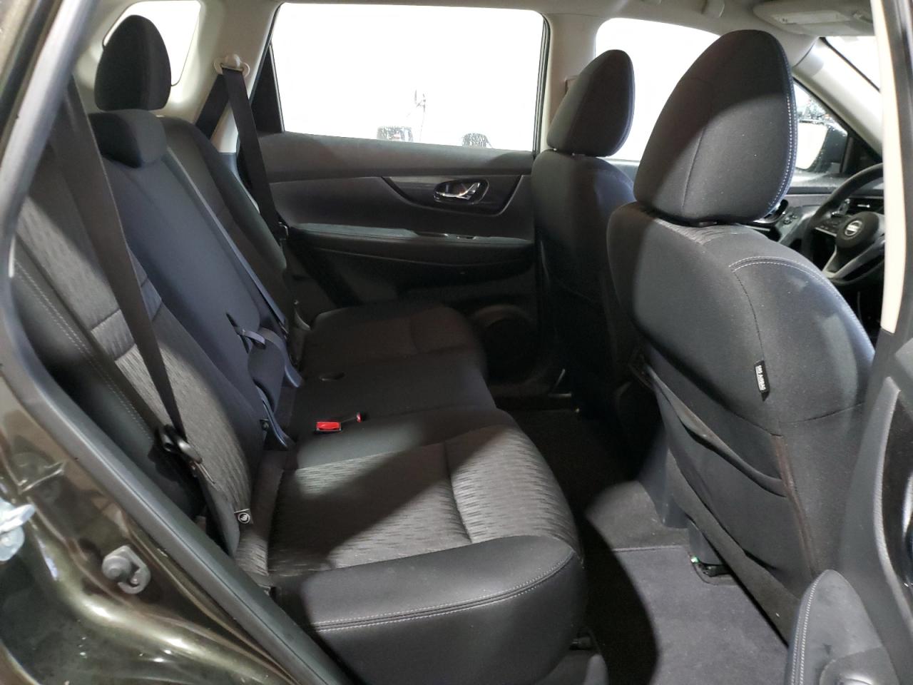 2017 Nissan Rogue - Image 11