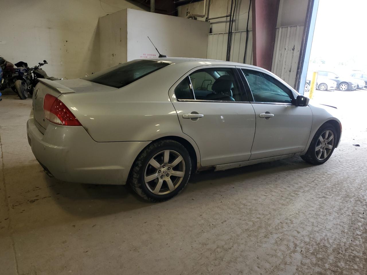 2010 Mercury Milan - Image 3
