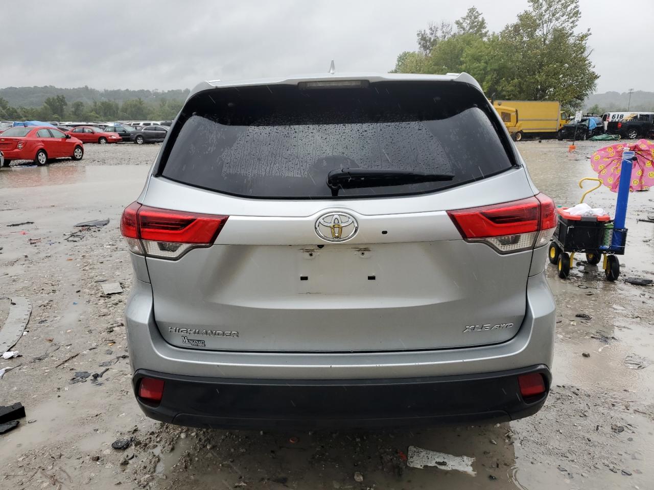 2017 Toyota Highlander - Image 6