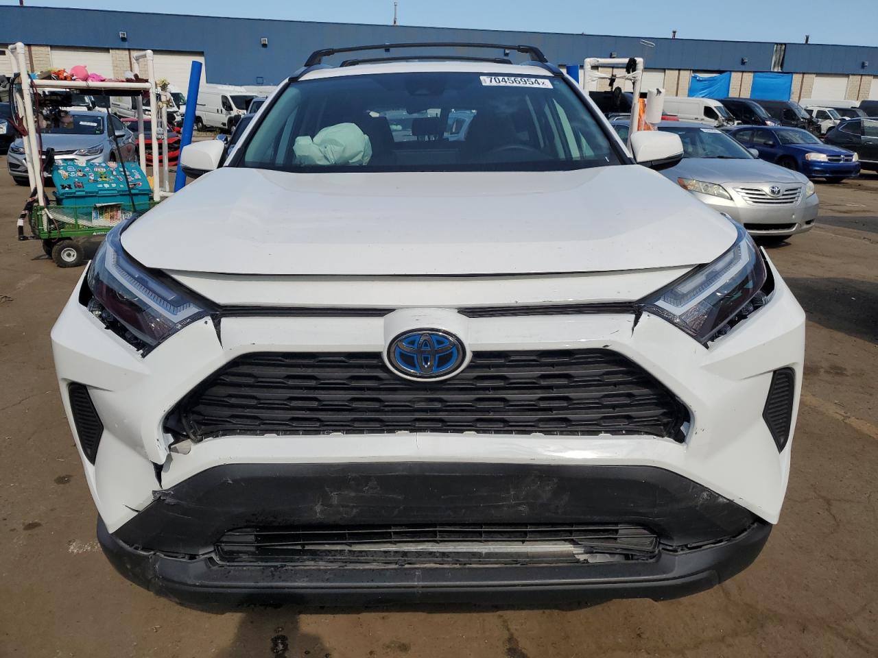 2024 Toyota RAV 4 - Image 5