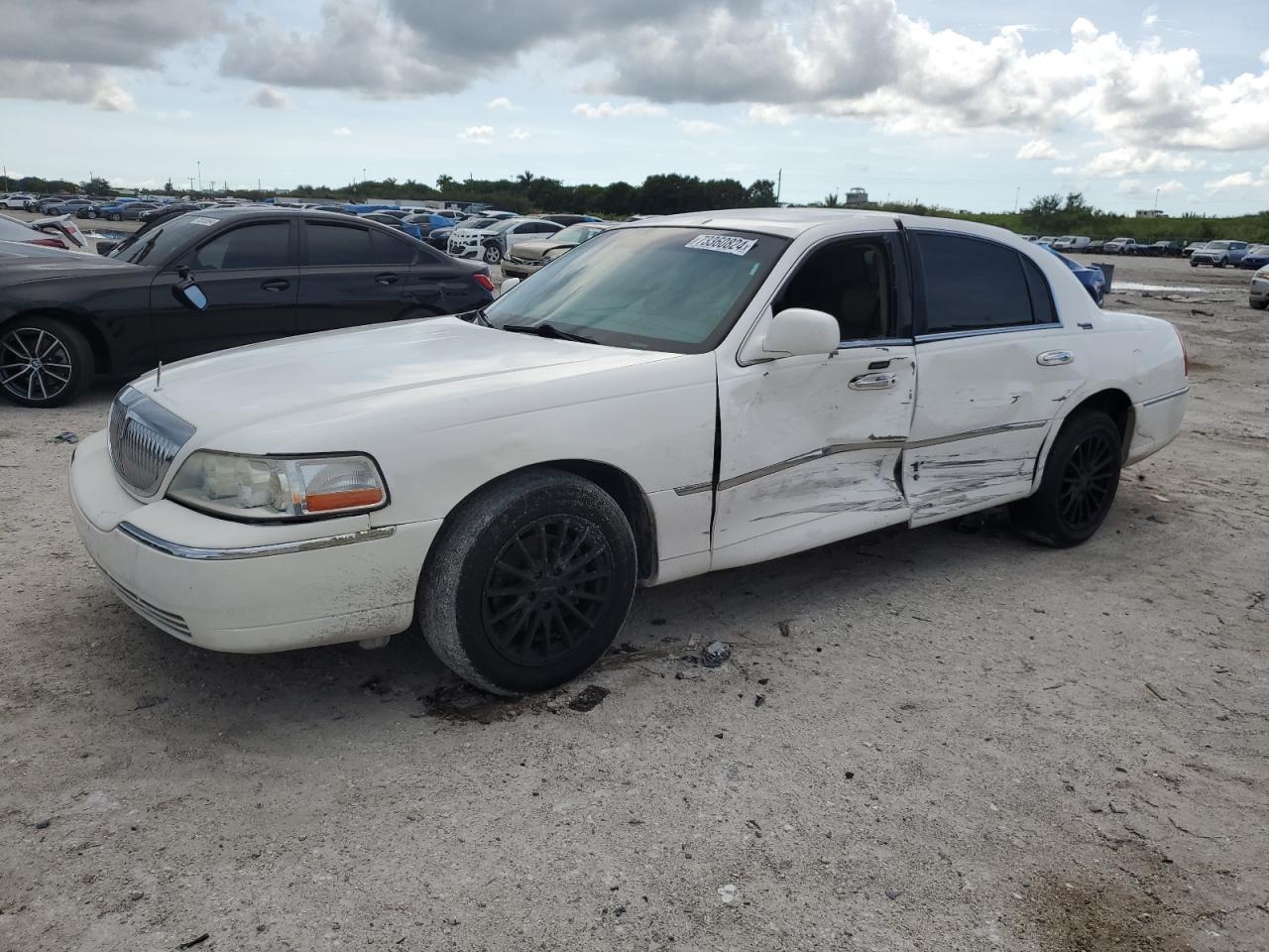 2009 Lincoln Town Car - Image 1
