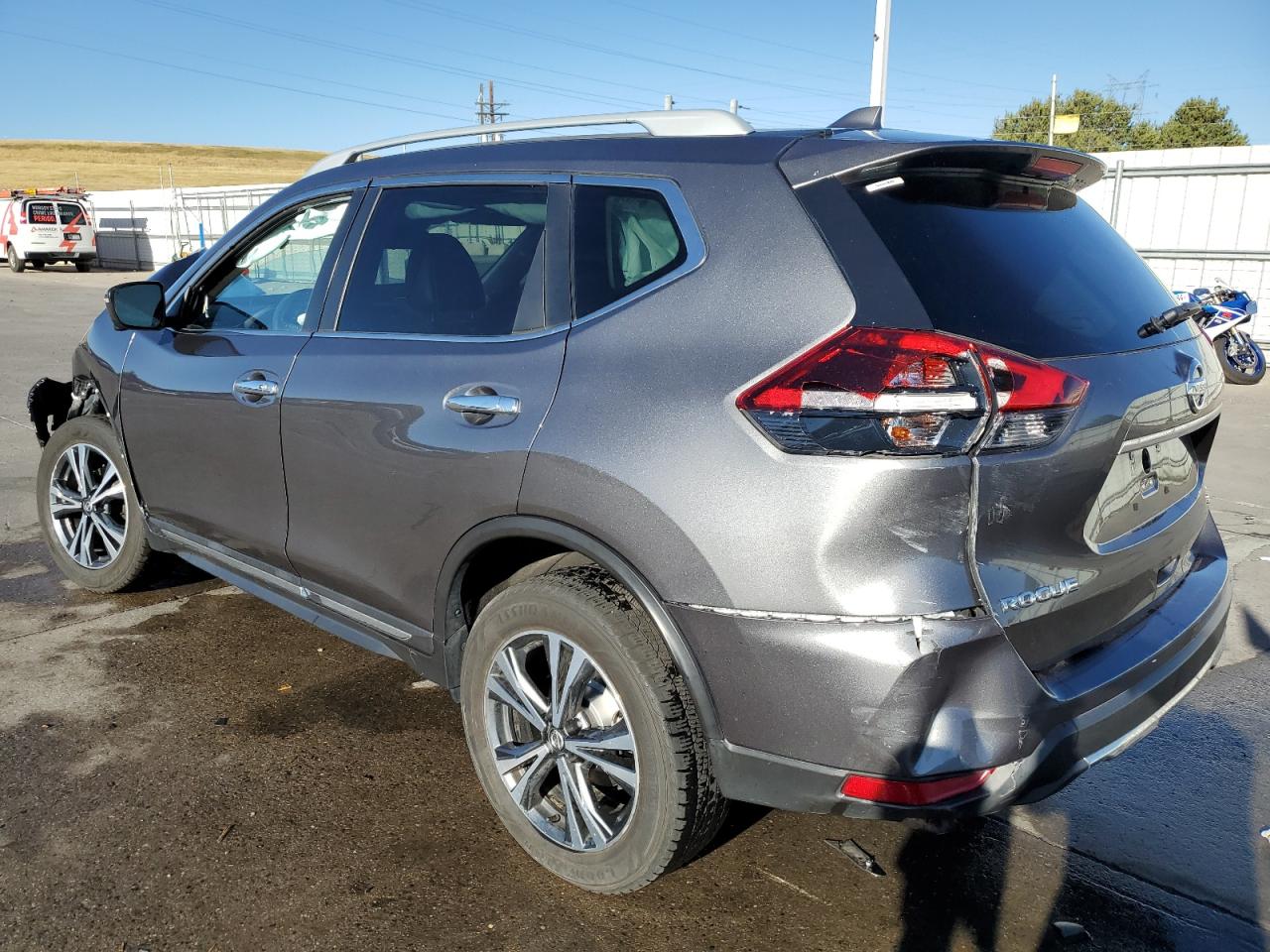 5N1AT2MV5JC796902 2018 NISSAN ROGUE - Image 2