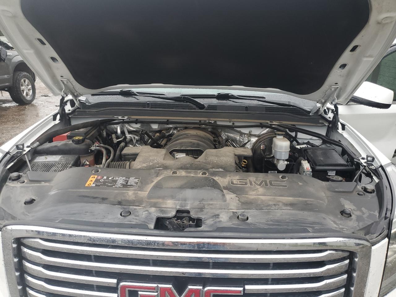 2018 GMC Yukon - Image 12