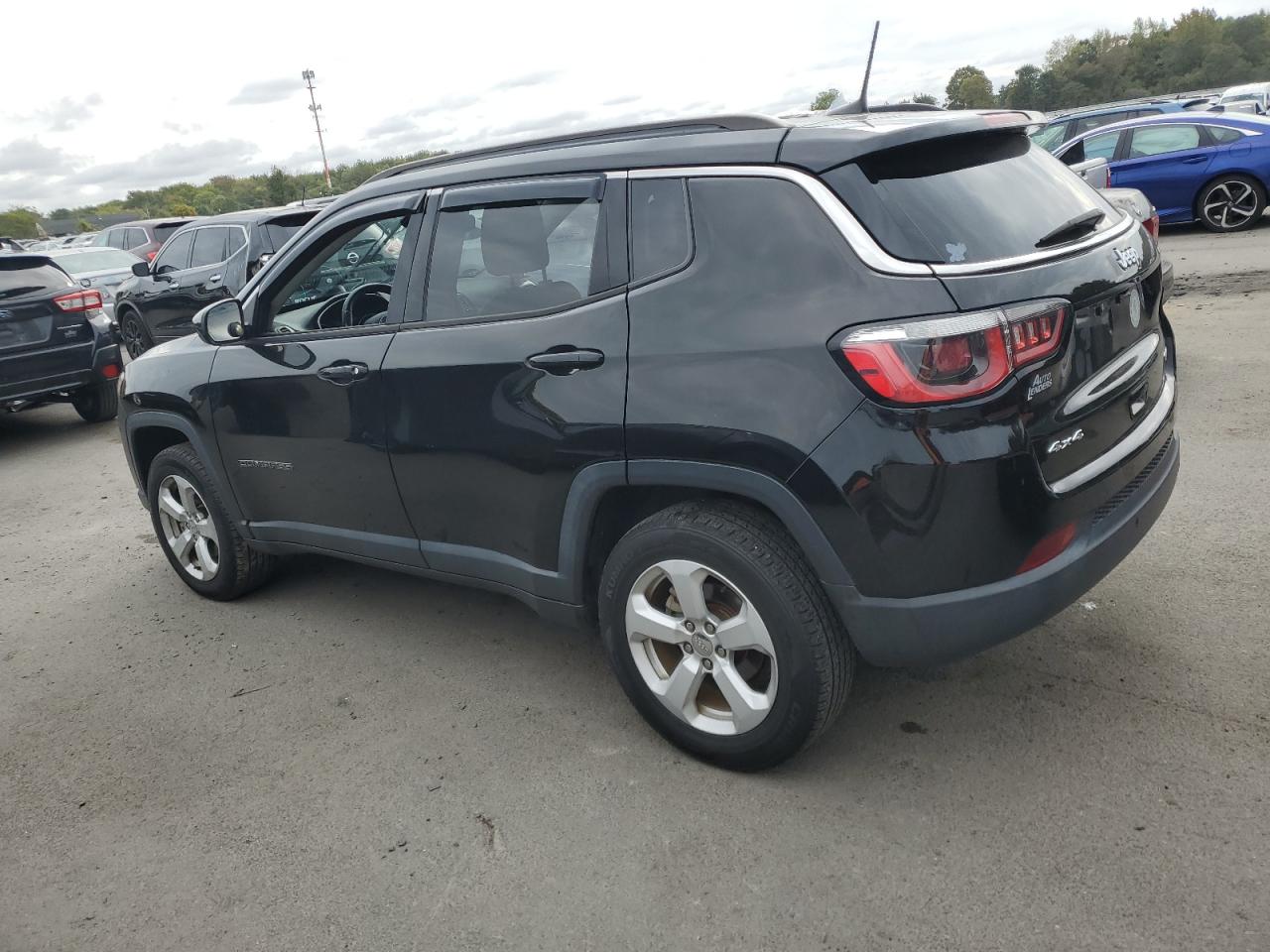 3C4NJDBBXHT627750 2017 JEEP COMPASS - Image 2