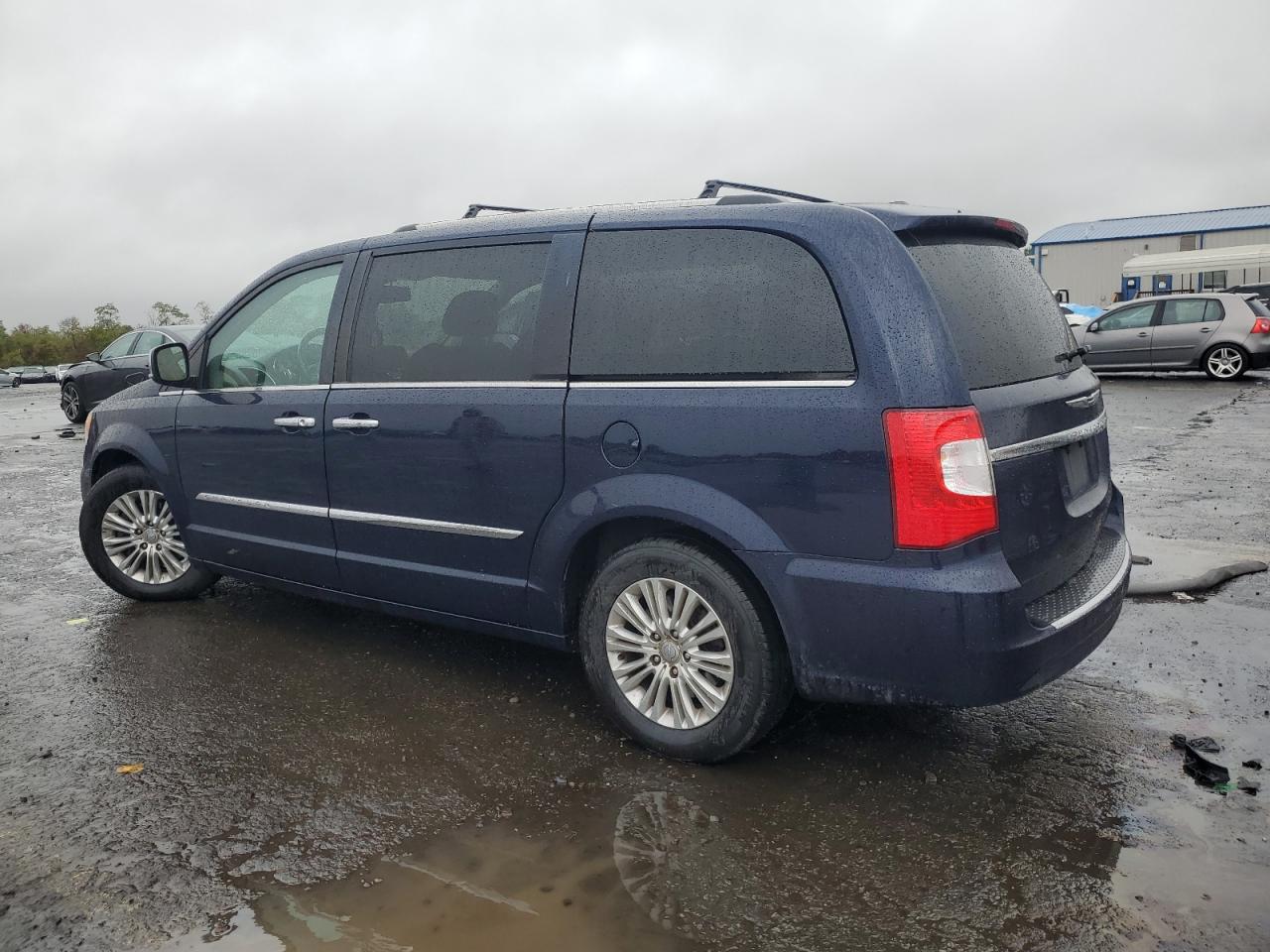 2015 Chrysler Town & Country - Image 2