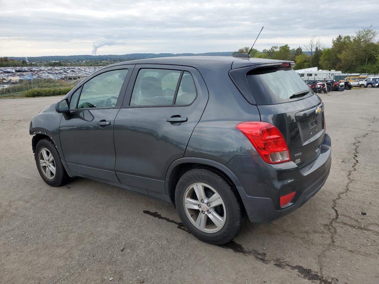 3GNCJKSB8LL152126 2020 CHEVROLET TRAX - Image 2