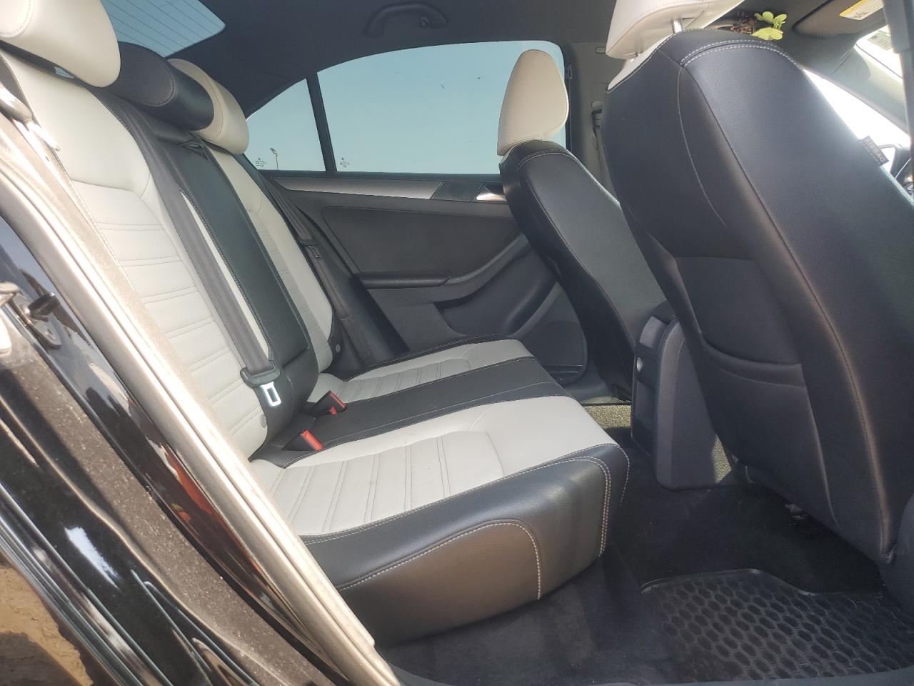 2016 Volkswagen Jetta - Image 10