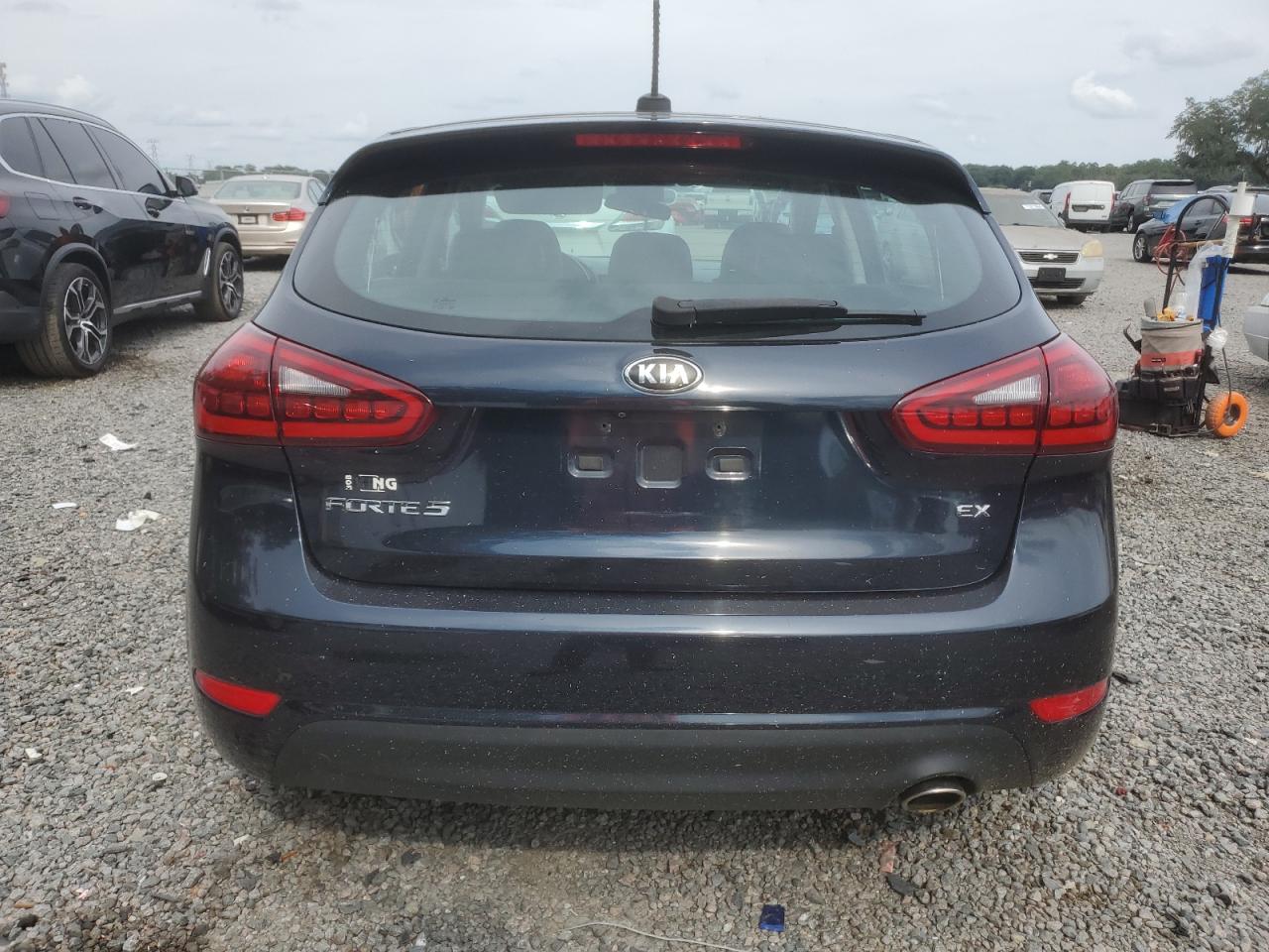 KNAFX5A89H5727057 2017 Kia Forte Ex