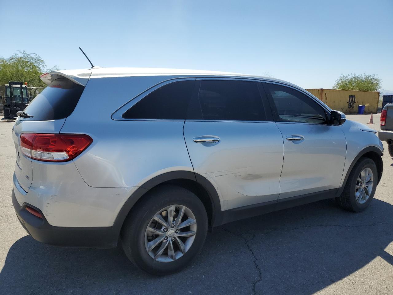 VIN 5XYPG4A32GG002234 2016 KIA SORENTO no.3