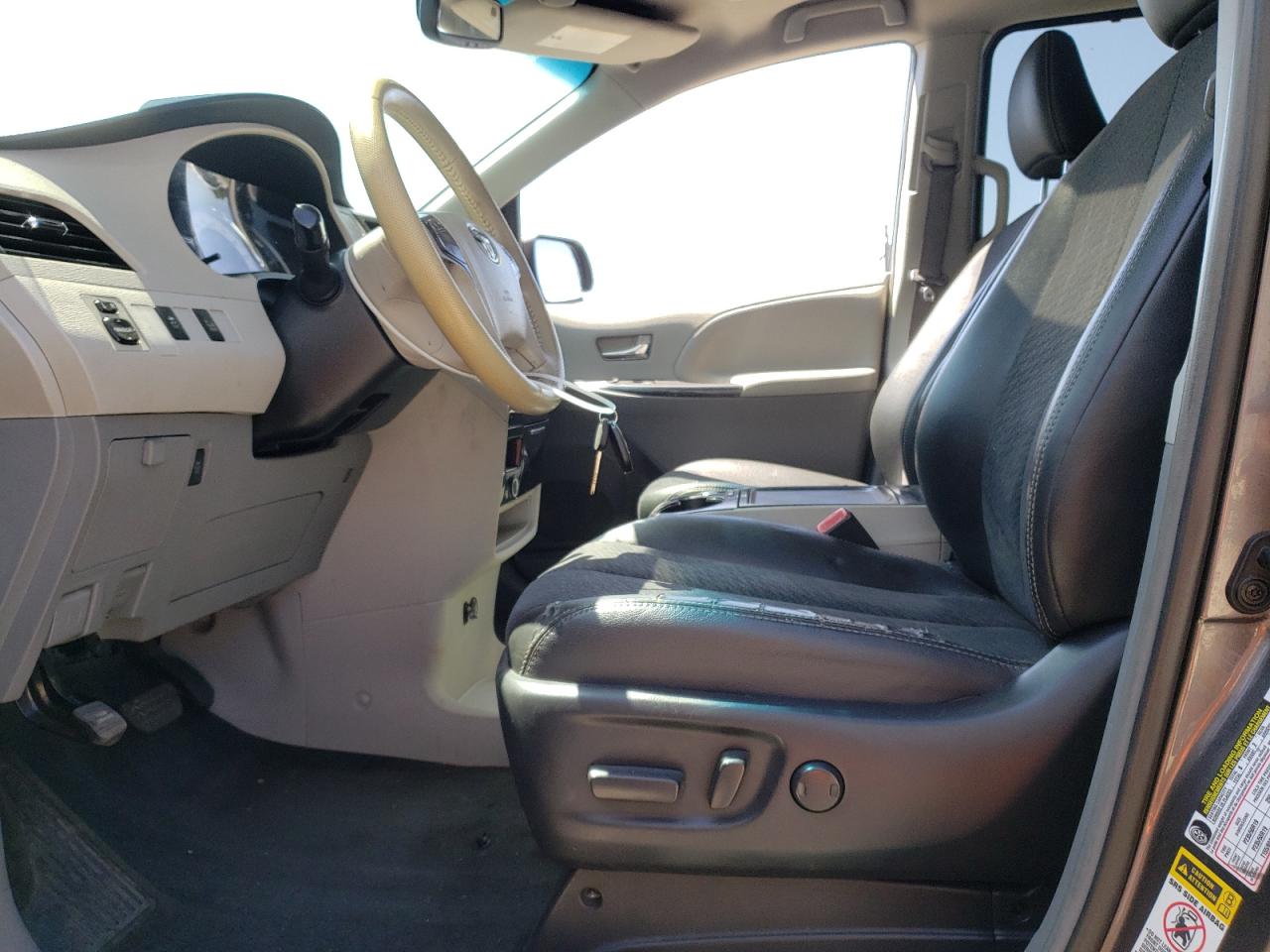 2013 Toyota Sienna - Image 7