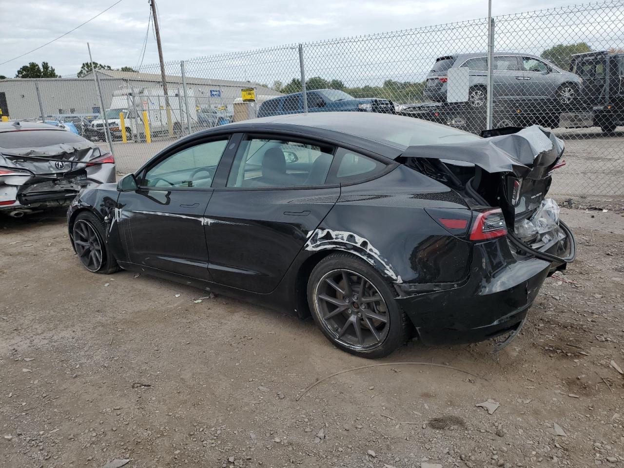 5YJ3E1EB1MF973863 2021 TESLA MODEL 3 - Image 2