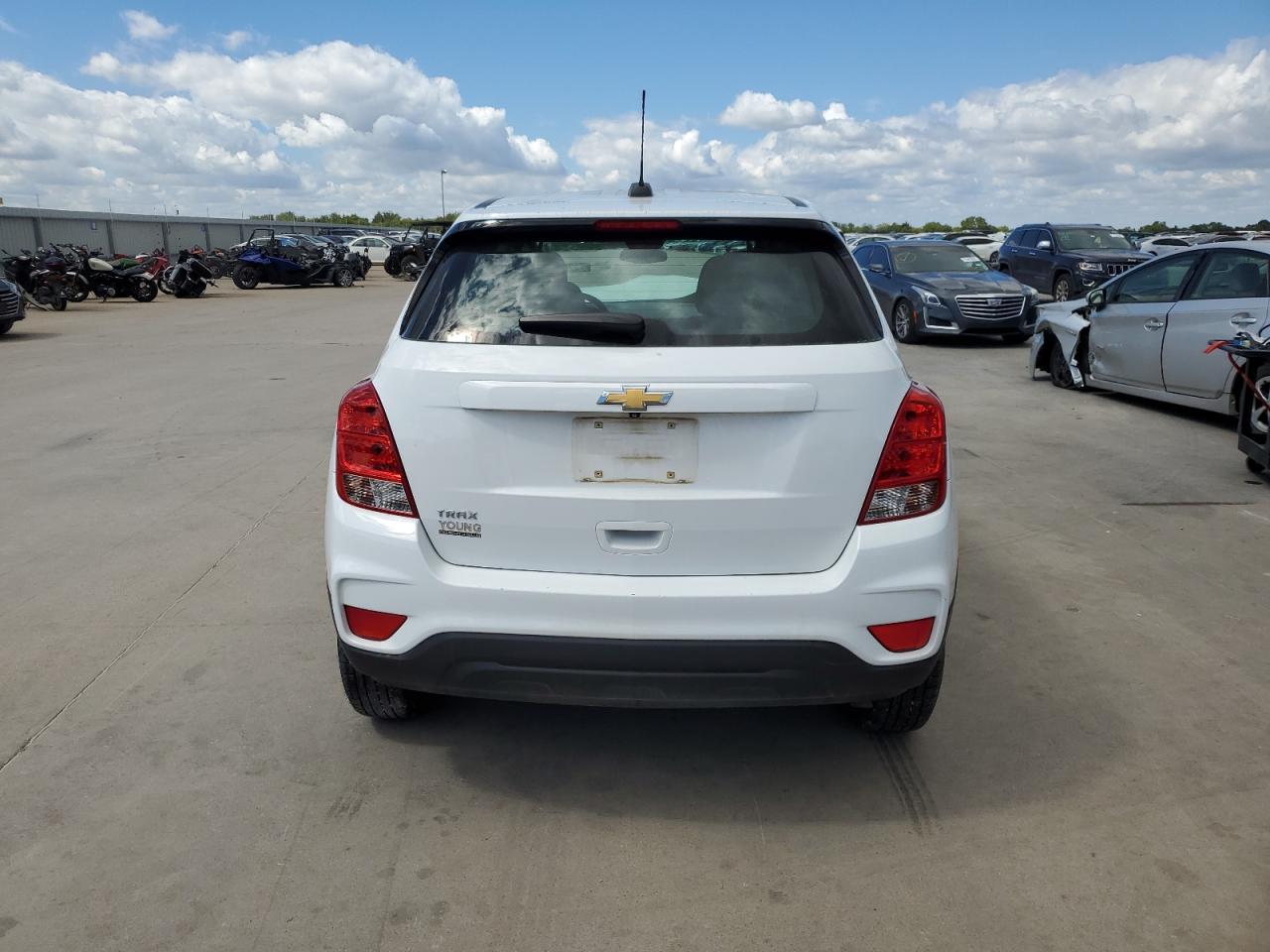 KL7CJKSB5JB561950 2018 Chevrolet Trax Ls