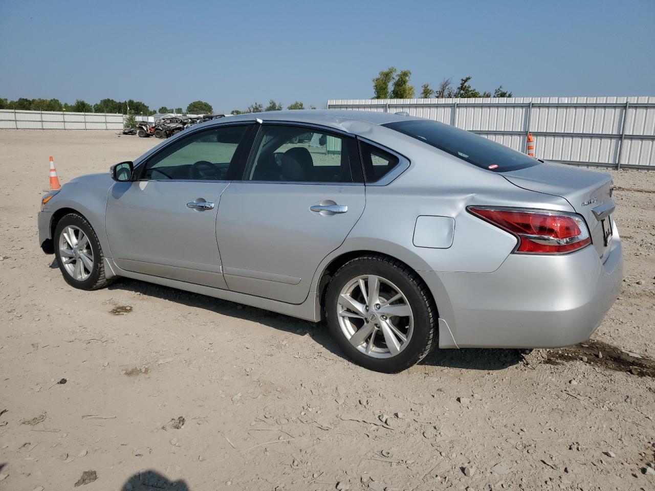 1N4AL3AP1FN350408 2015 NISSAN ALTIMA - Image 2