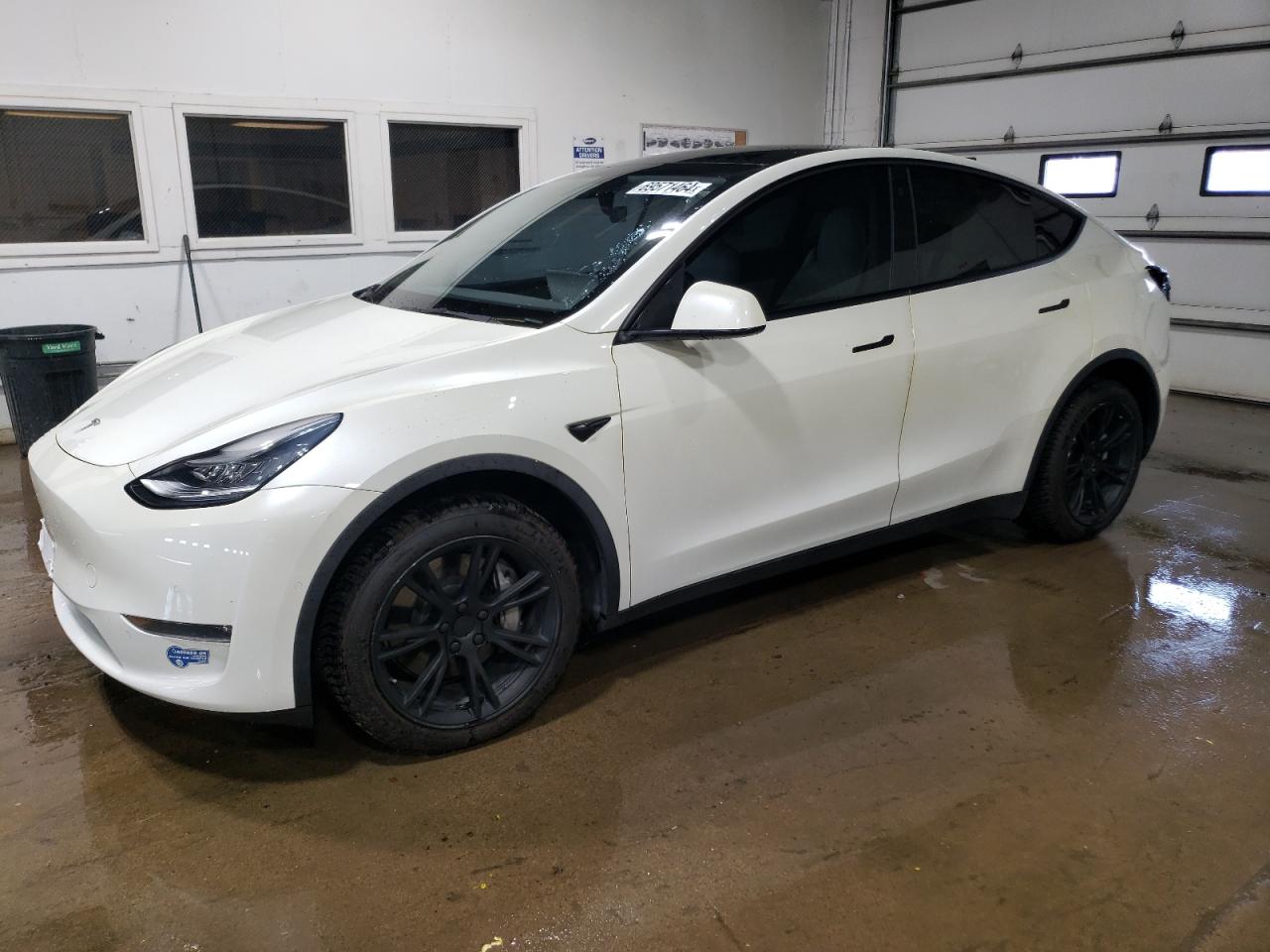 2021 Tesla Model Y VIN: 5YJYGDEEXMF098472 Lot: 69571464