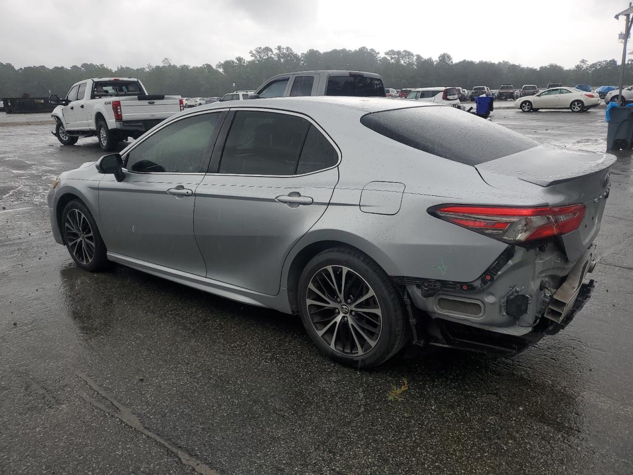 JTNB11HK8J3032207 2018 TOYOTA CAMRY - Image 2