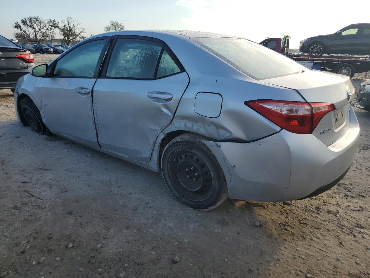 5YFBURHE6JP756618 2018 TOYOTA COROLLA - Image 2