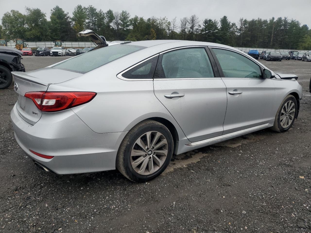 2016 Hyundai Sonata - Image 3