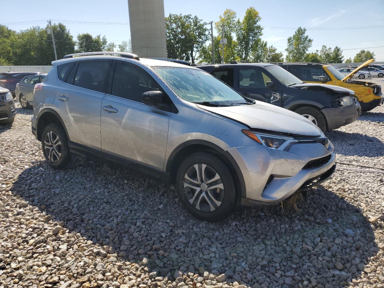 VIN JTMBFREV1JJ251914 2018 TOYOTA RAV4 no.4