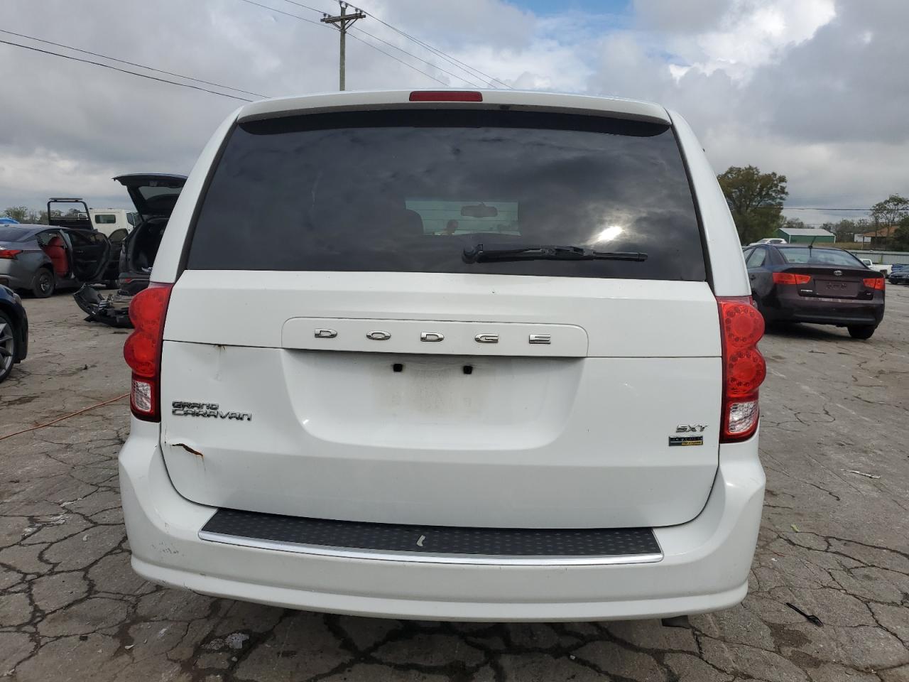2017 Dodge Caravan - Image 6