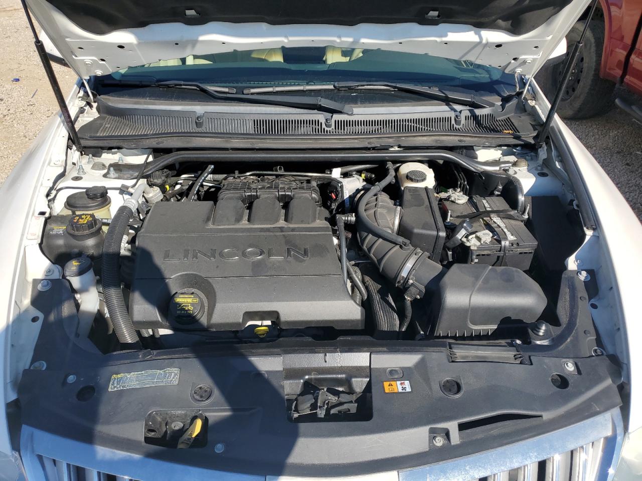 2011 Lincoln MKS - Image 11