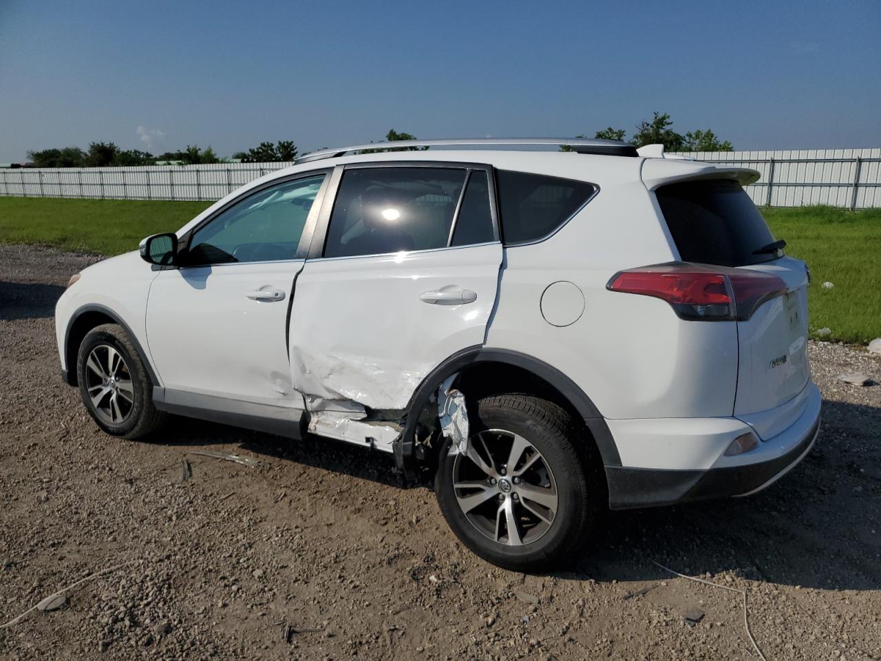 2T3WFREV0GW281885 2016 TOYOTA RAV 4 - Image 2