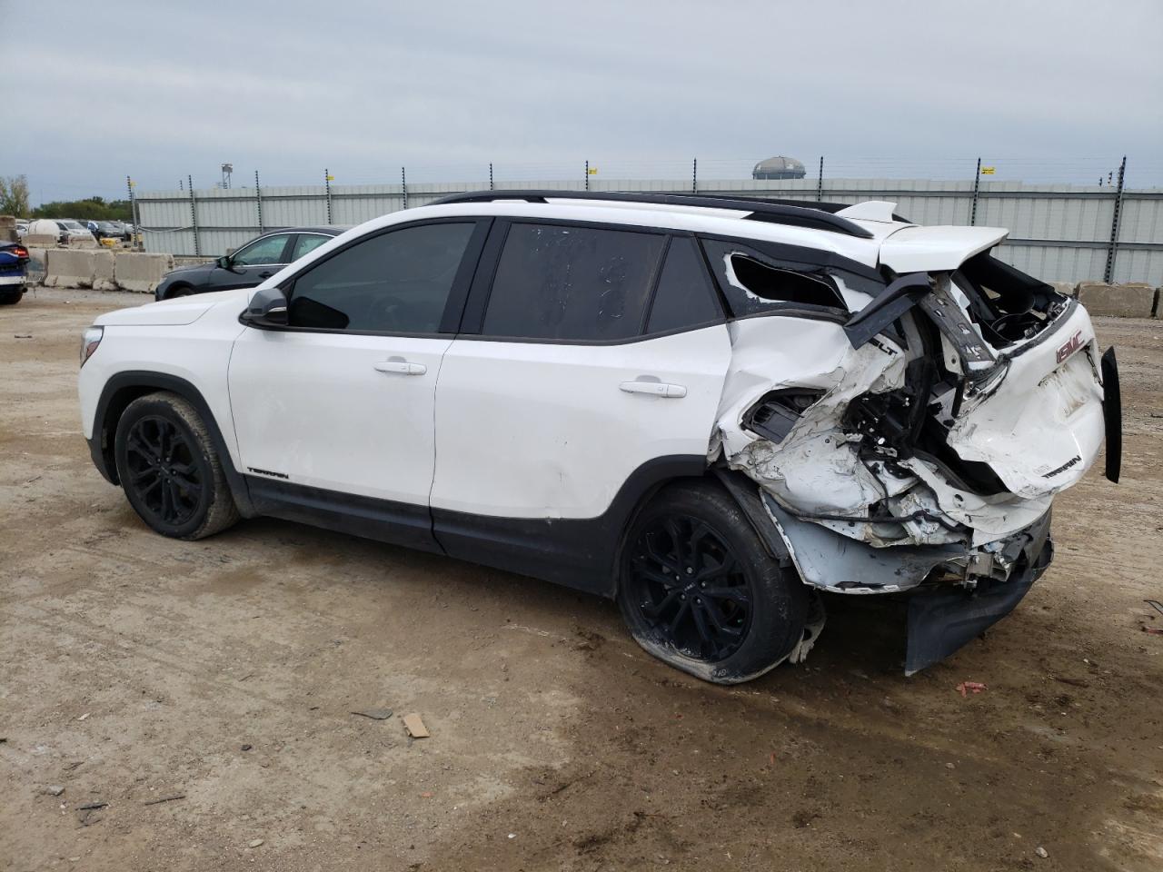 2021 GMC Terrain - Image 2