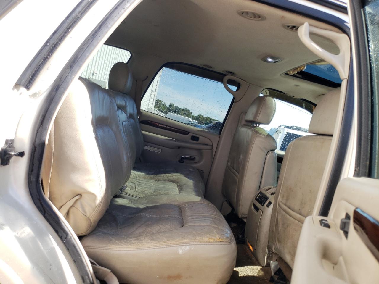 1GYEK63N22R276022 2002 Cadillac Escalade Luxury