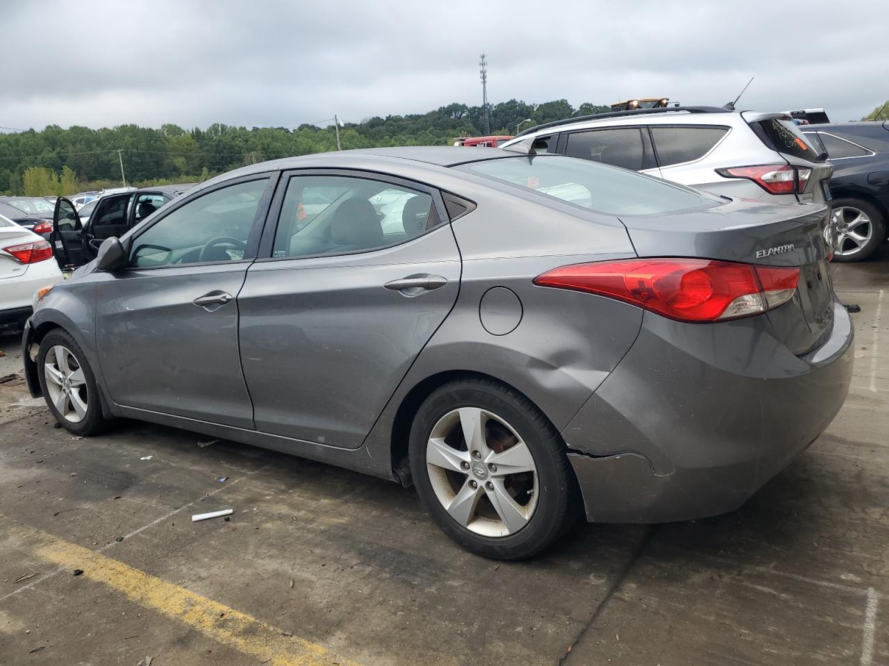 2013 Hyundai Elantra - Image 2