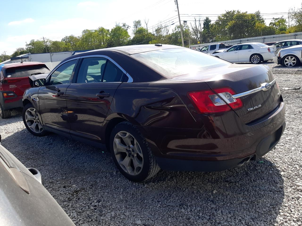 2011 Ford Taurus - Image 2