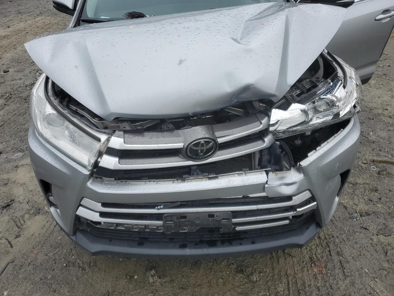 5TDBZRFH9KS939180 2019 Toyota Highlander Le