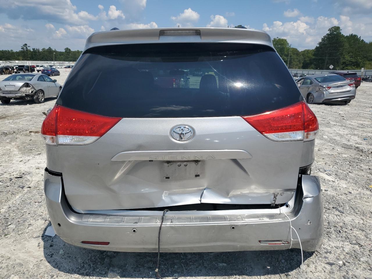 5TDYK3DC4BS036261 2011 Toyota Sienna Xle