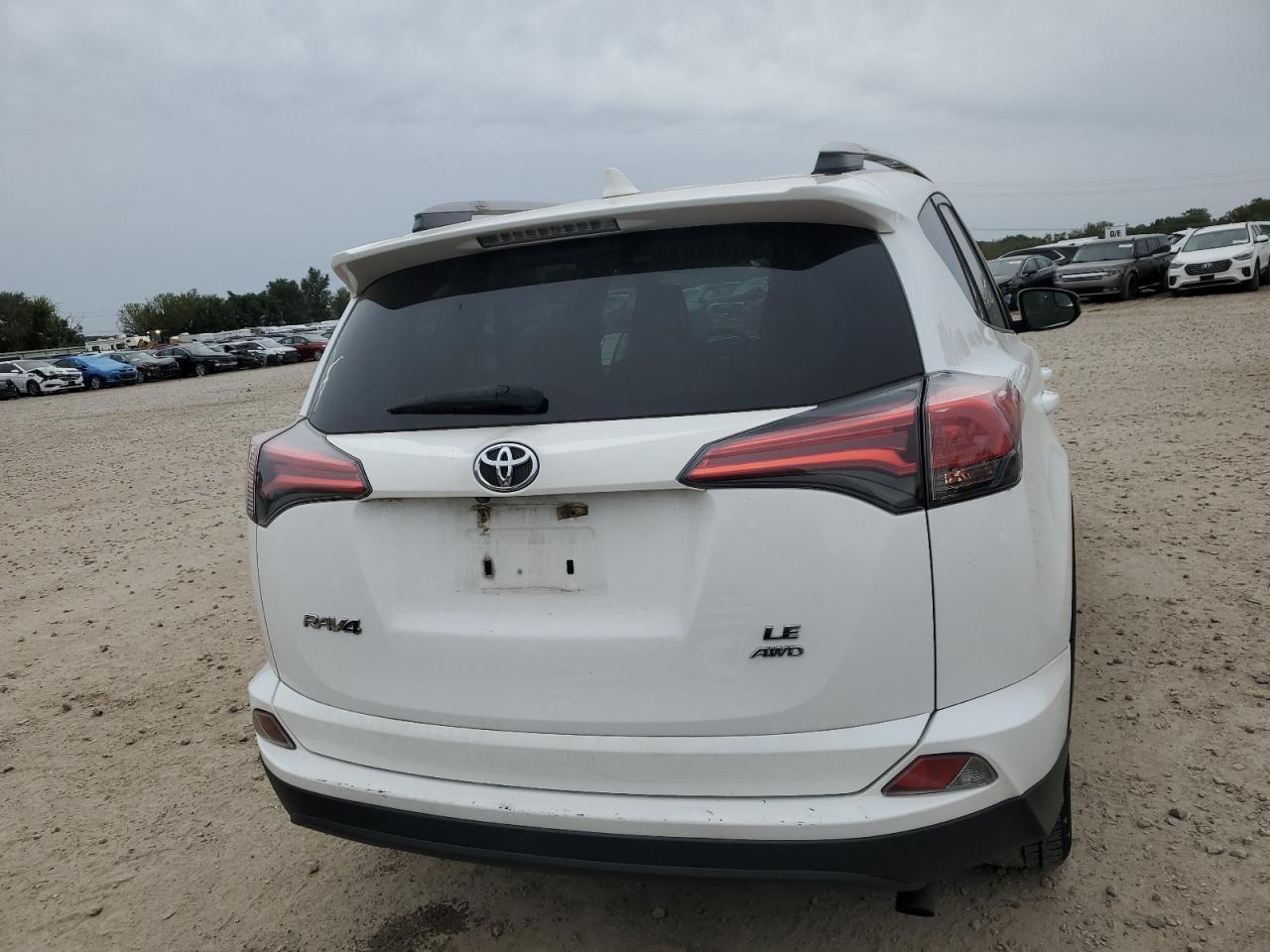 2T3BFREV8HW601180 2017 Toyota Rav4 Le