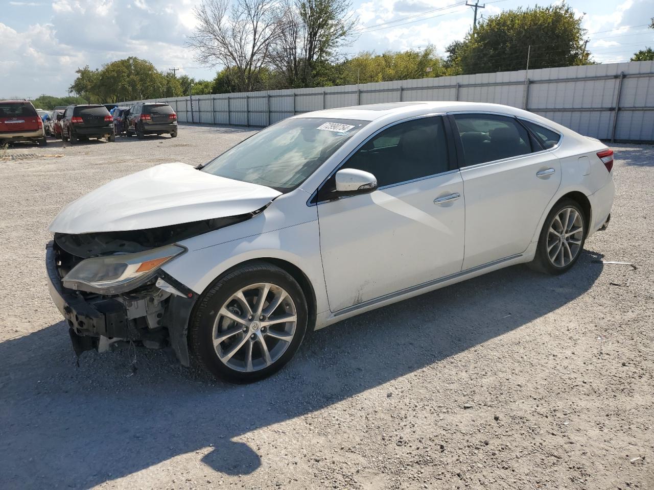 2015 Toyota Avalon - Image 1