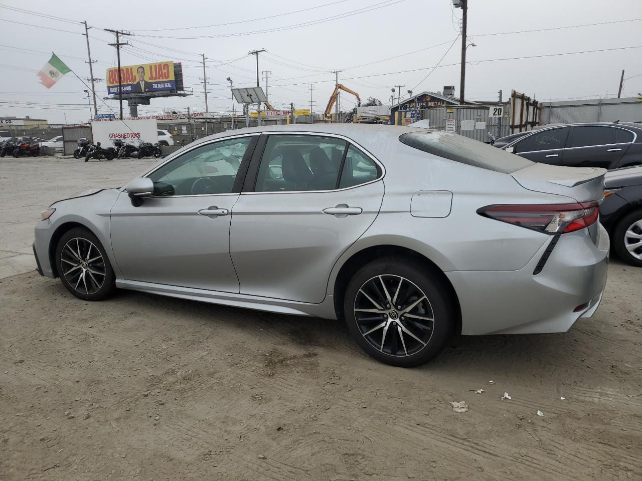 4T1G11AK5NU641125 2022 TOYOTA CAMRY - Image 2