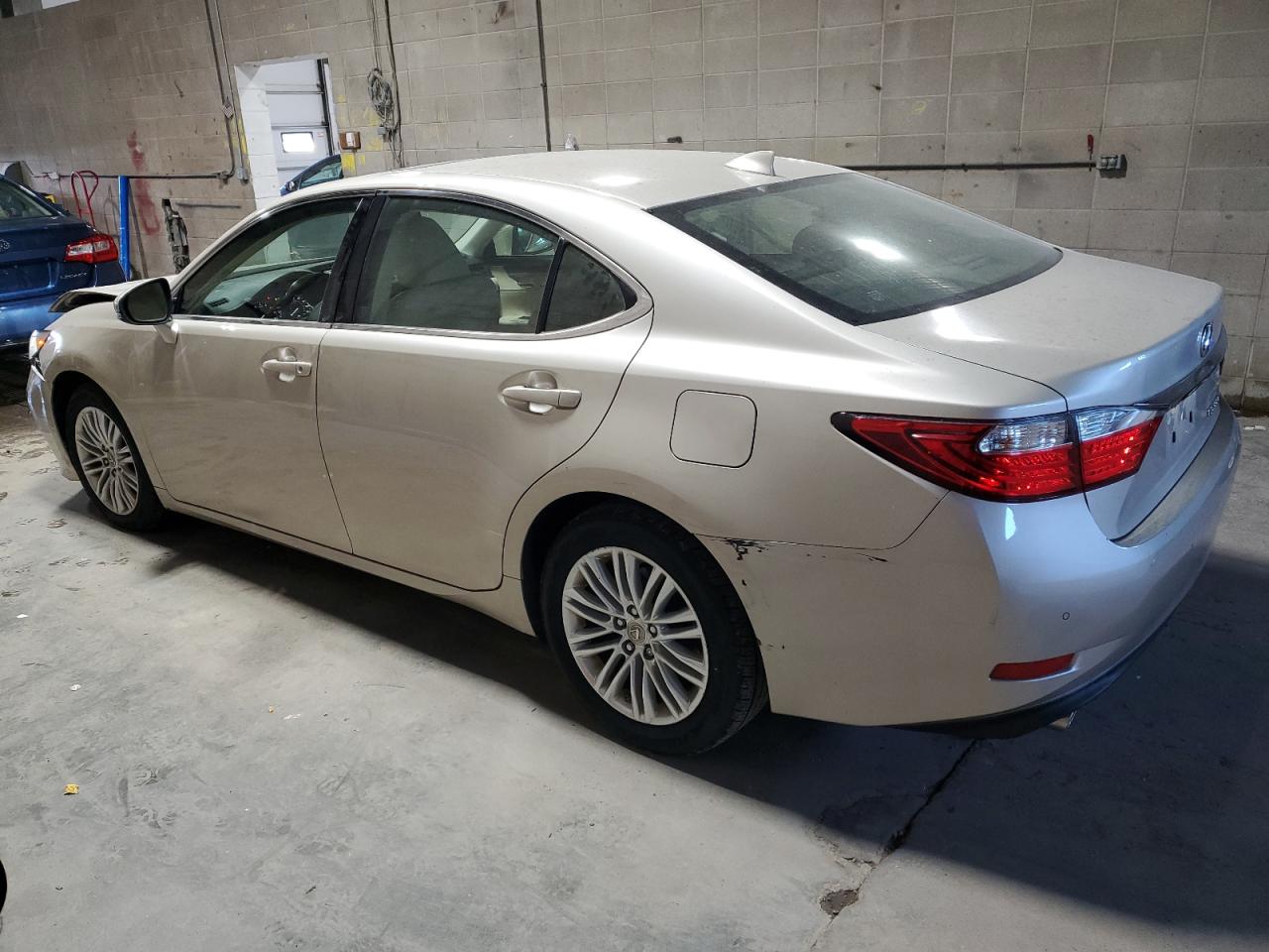 JTHBK1GG9F2191568 2015 LEXUS ES - Image 2