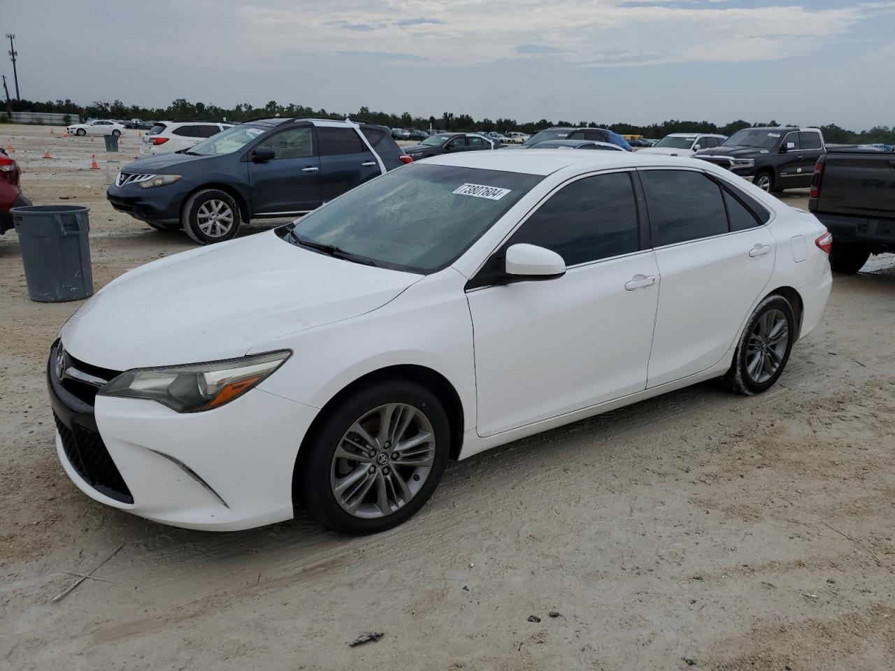 4T1BF1FK0HU275261 2017 TOYOTA CAMRY - Image 1