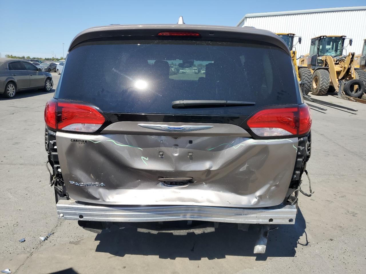 2C4RC1EG3JR217947 2018 Chrysler Pacifica Touring L Plus