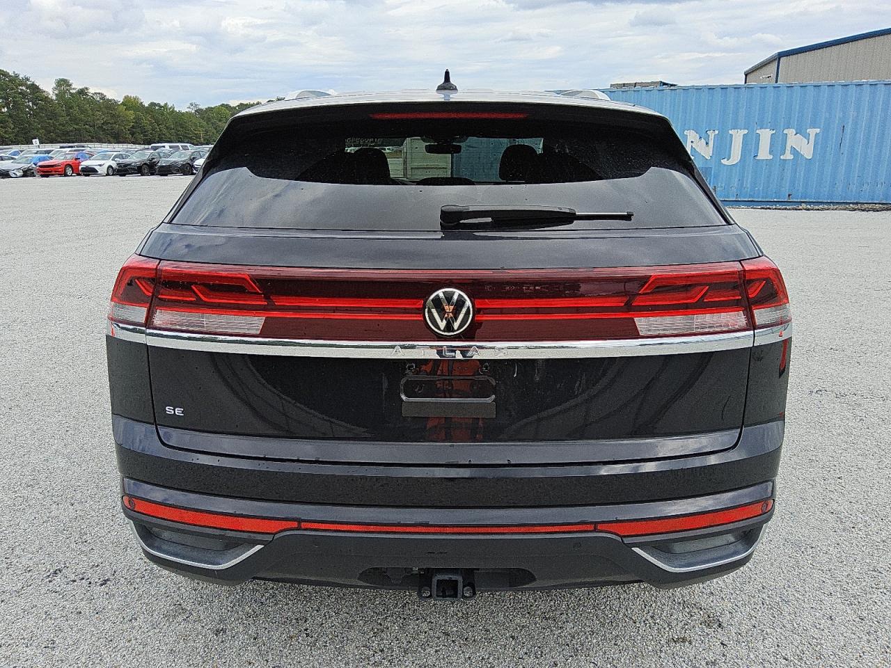 1V2WE2CA8RC230052 2024 Volkswagen Atlas Cross Sport Se