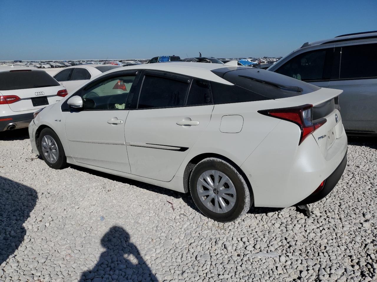 VIN JTDKARFUXK3077822 2019 TOYOTA PRIUS no.2