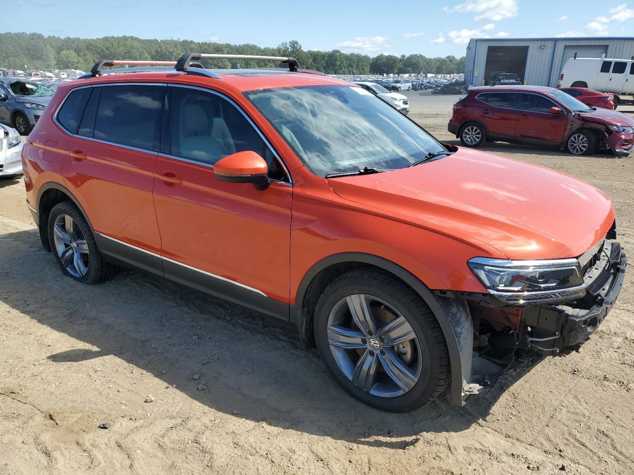 3VV5B7AX8JM091359 2018 Volkswagen Tiguan Sel Premium