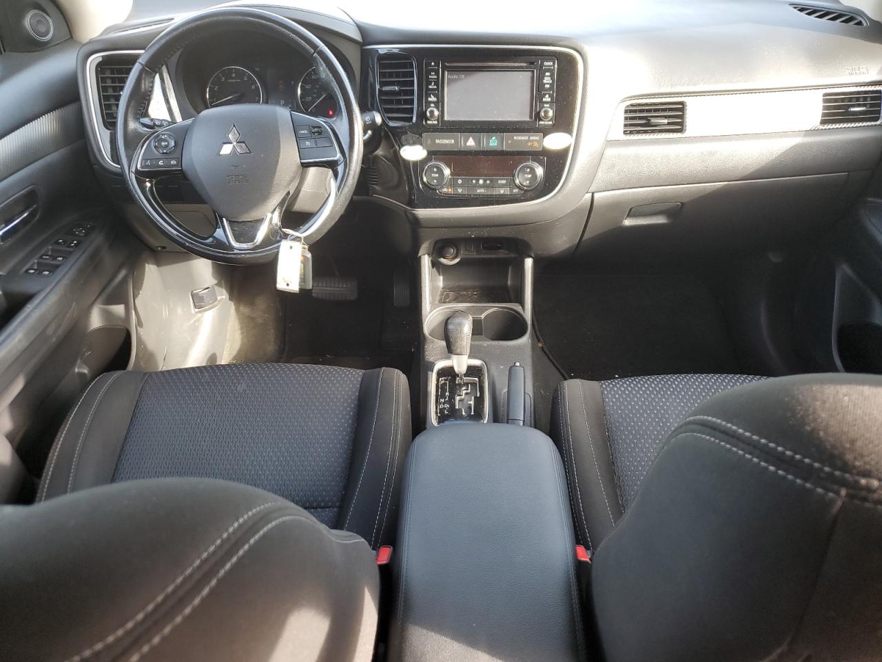 JA4AD3A30GZ065482 2016 Mitsubishi Outlander Se