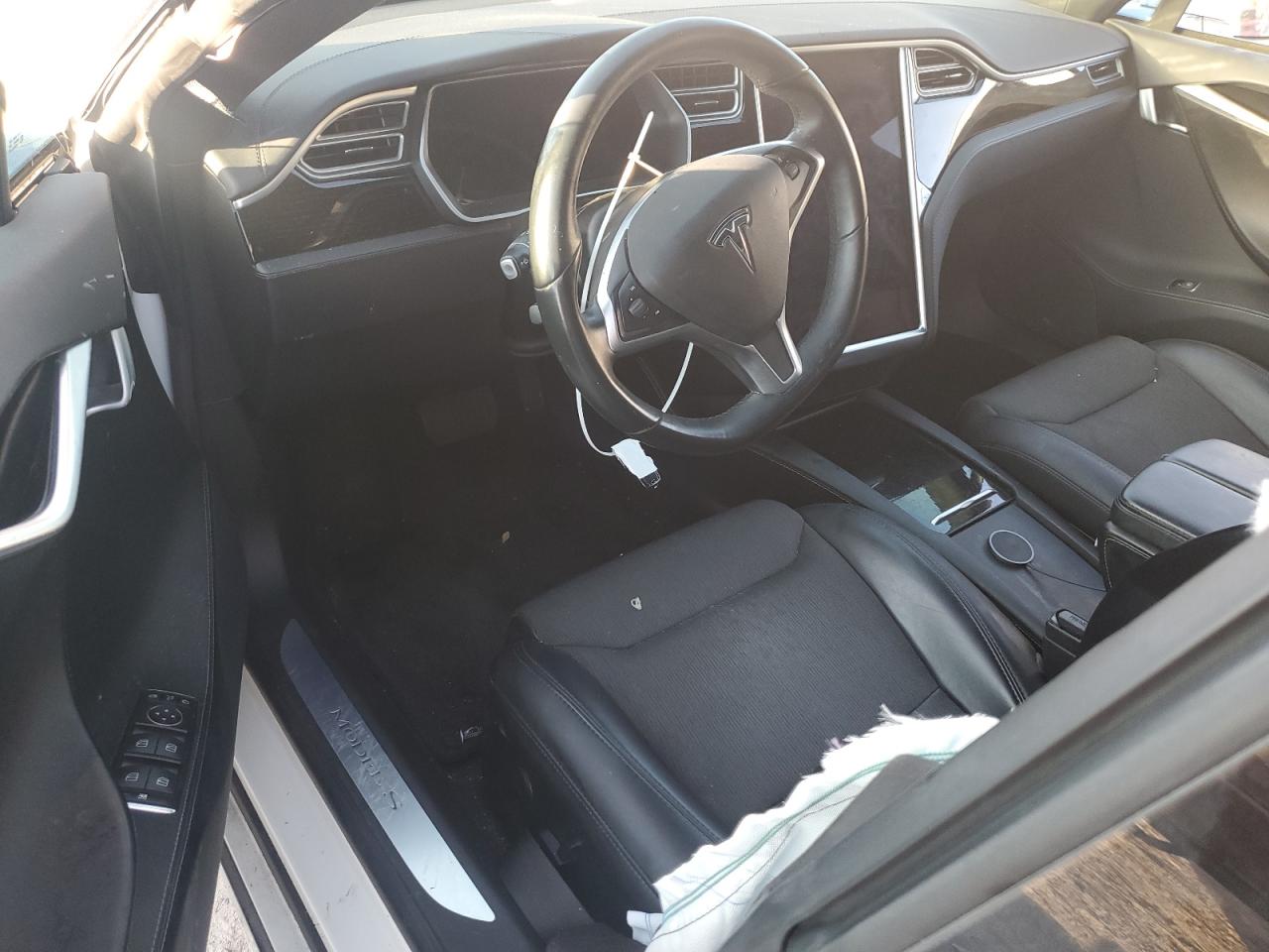 5YJSA1E2XHF209829 2017 Tesla Model S