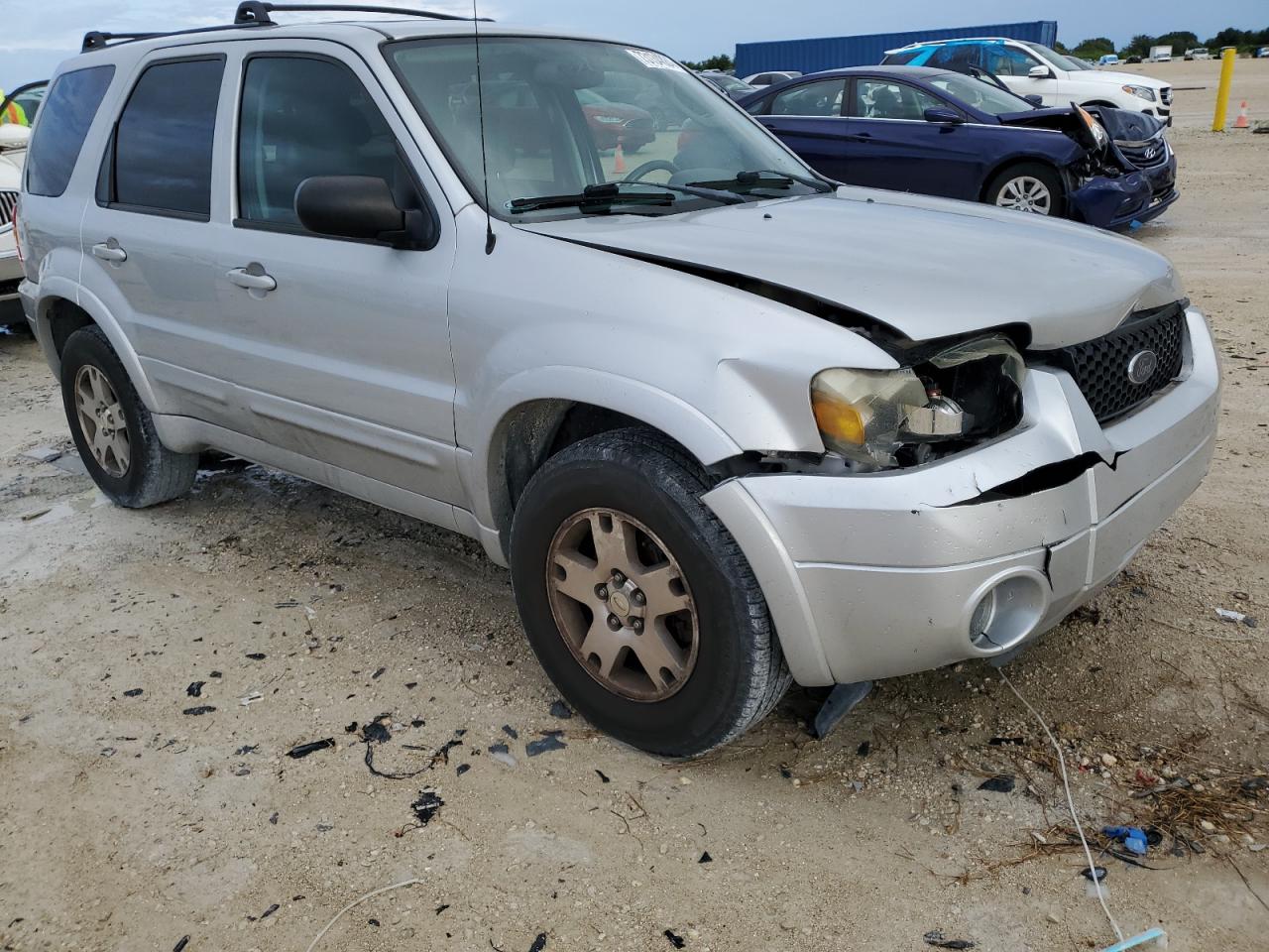 2005 Ford Escape - Image 4