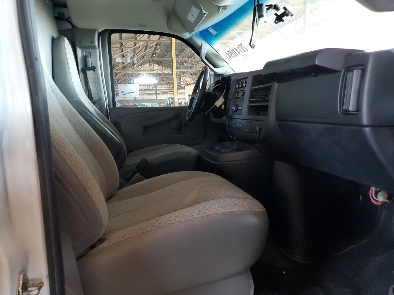 2020 Chevrolet Express G2500 VIN: 1GCWGAFP6L1275256 Lot: 70141094