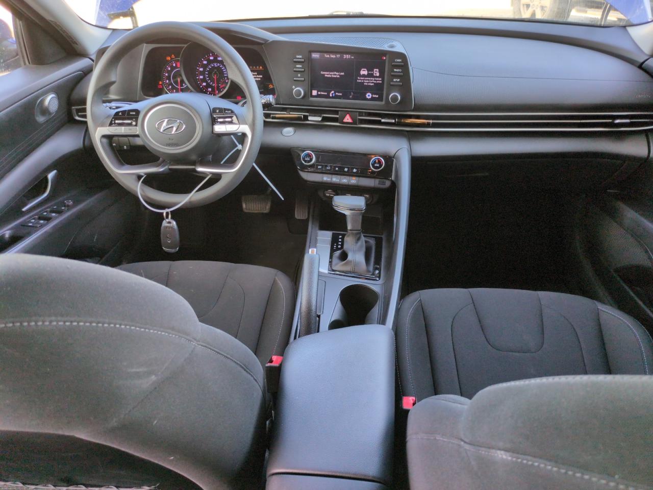 2022 Hyundai Elantra - Image 15