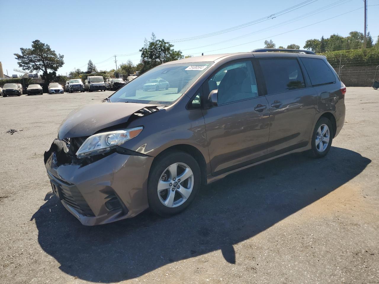 5TDKZ3DC5JS943908 2018 TOYOTA SIENNA - Image 1