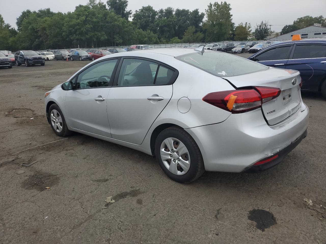 3KPFK4A71JE213975 2018 KIA FORTE - Image 2