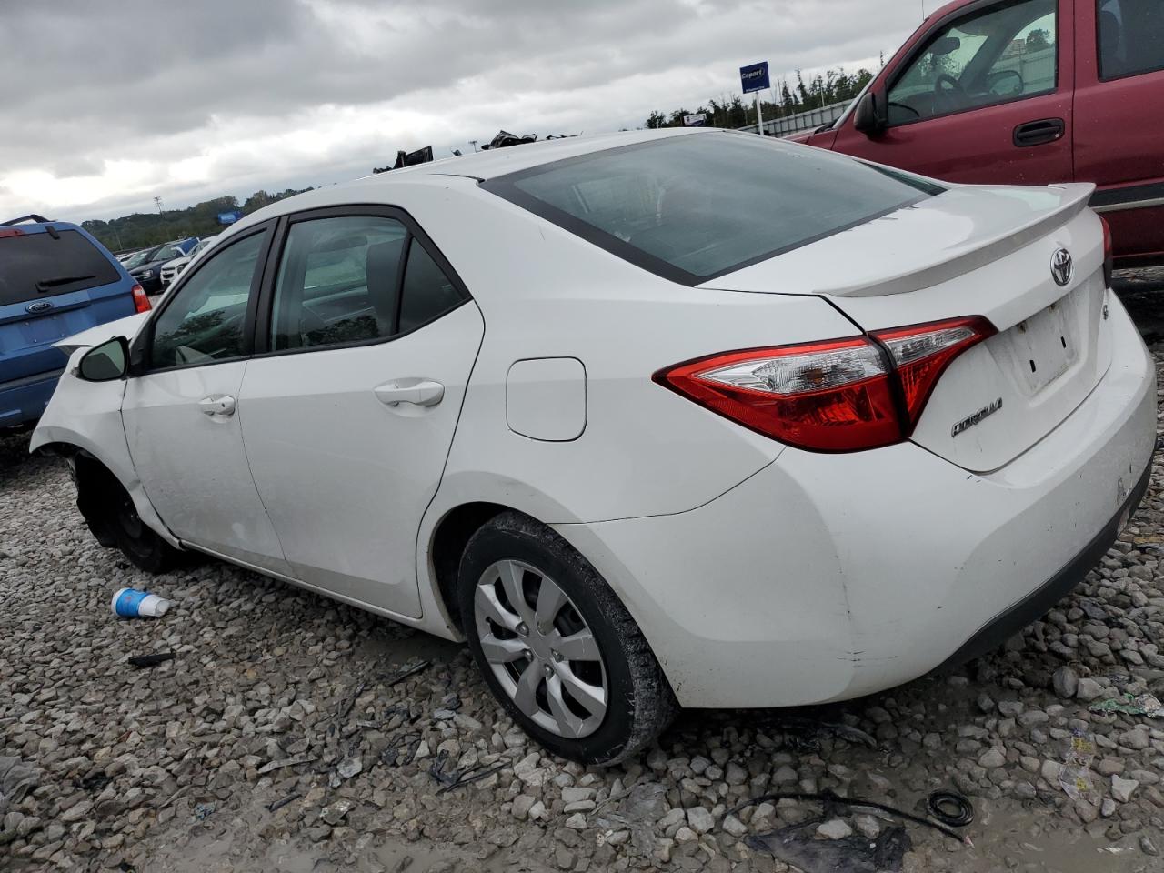 5YFBURHE7FP317841 2015 TOYOTA COROLLA - Image 2