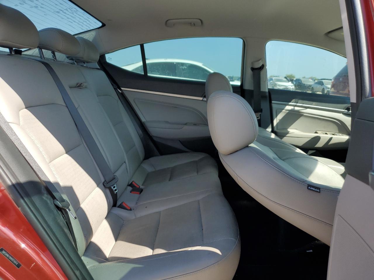 2017 Hyundai Elantra - Image 10
